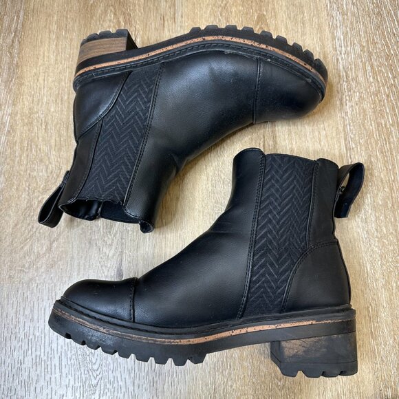 Journee Collection Mirette Chelsea Boot 7 - Picture 6 of 6